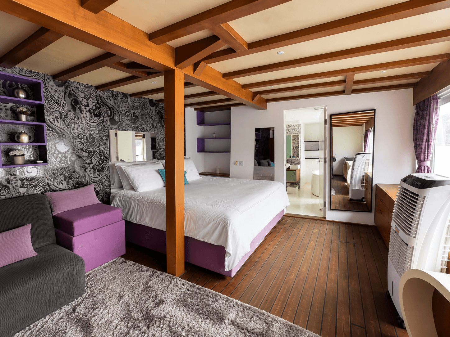 Lotus Cabin Suite